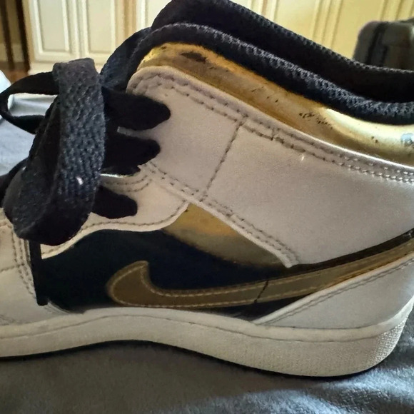 Nike Air Jordan 1 Black Gold White Mid Sneaker Sz 5 - Picture 10 of 11